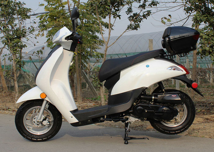 수평한 유형 50cc 고성능 스쿠터 2.5L 유류 소비 4 치기
