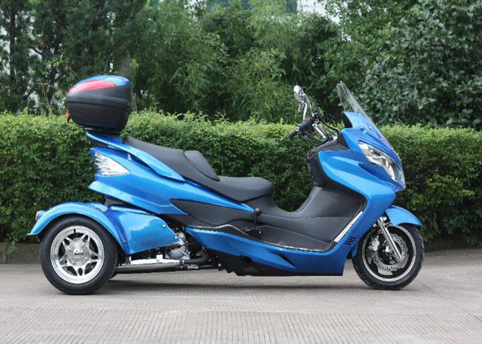 Yamaha는 3개의 바퀴 스쿠터 300cc의 반전을 가진 완전히 자동적인 3개의 바퀴 모터바이크를 복제했습니다