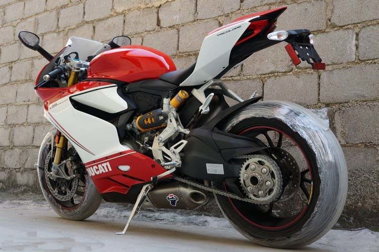 4 치기 1199cc 90° “L” 쌍둥이 실린더를 가진 고성능 오토바이 Ducati 작풍